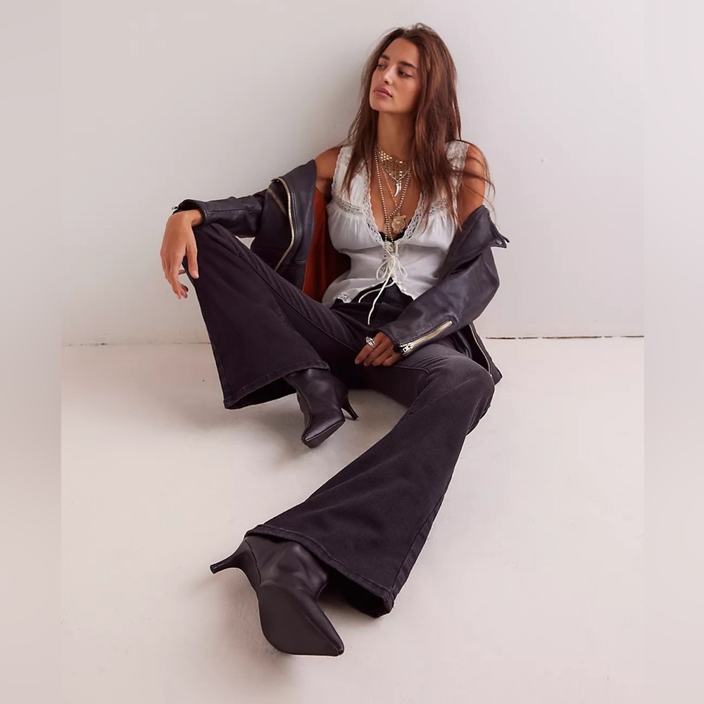 We The Free Jayde Flare Jeans in Onyx, Size 28